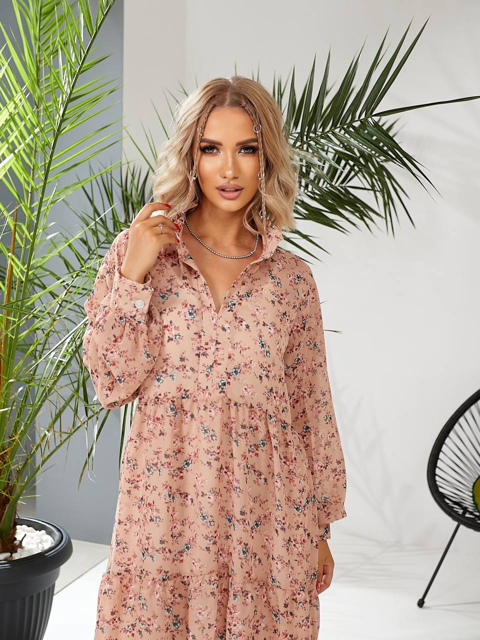 Легкое шифоновое платье бежевого цвета 28545