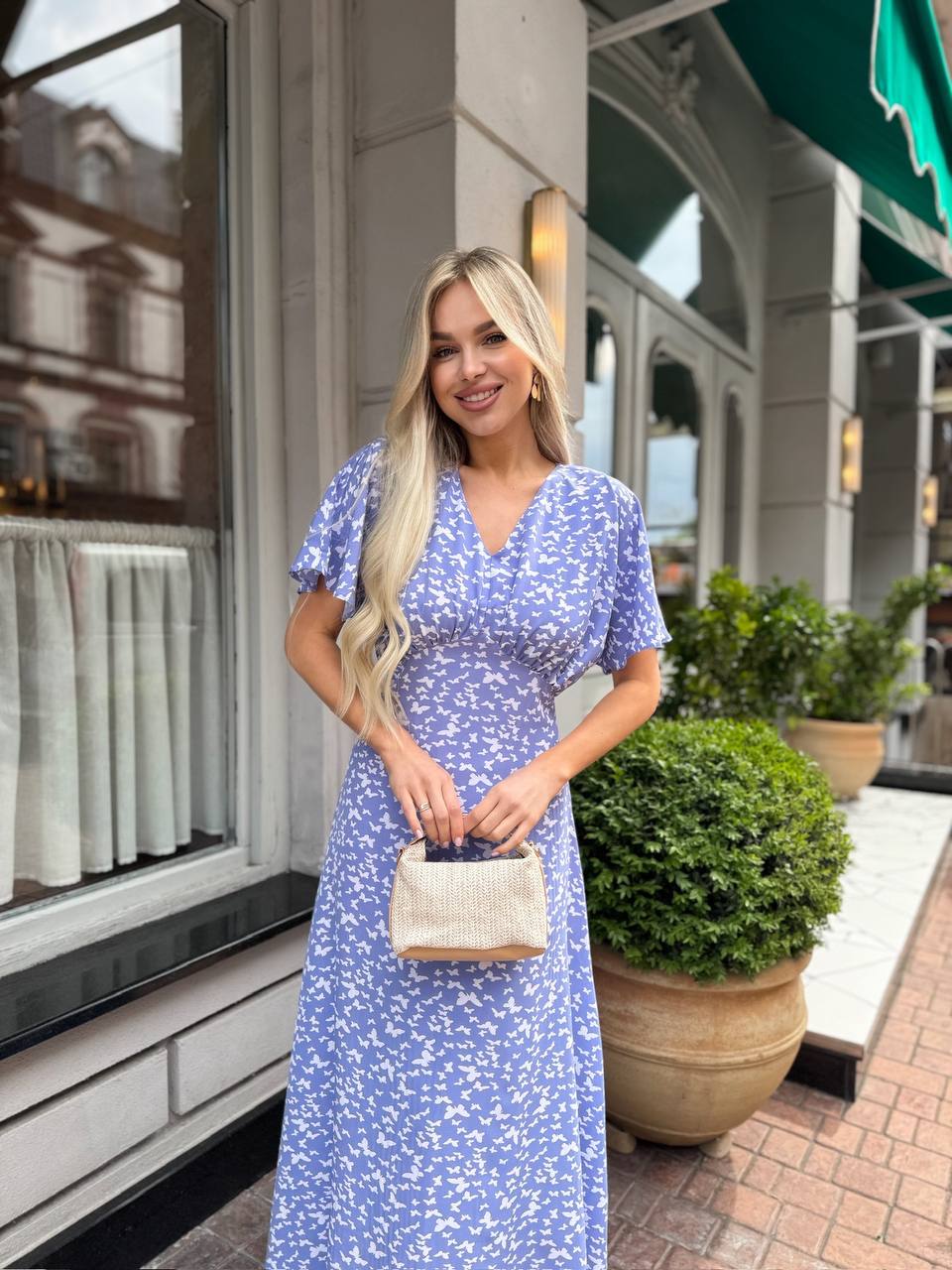 Літня сукня міді свiло-синього кольору 33379