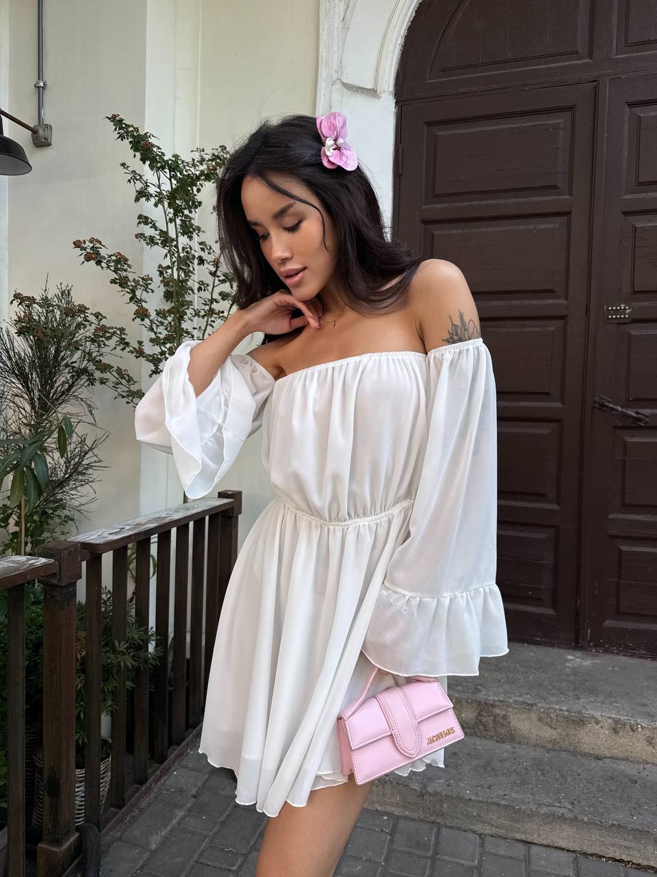 Літня сукня з відкритими плечима молочного кольору 33517