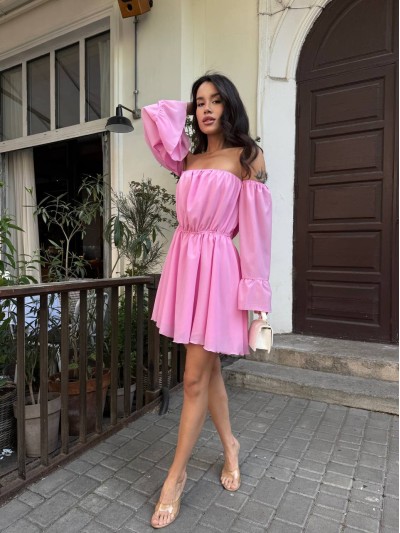 Летнее платье с открытыми плечами розового цвета 33518