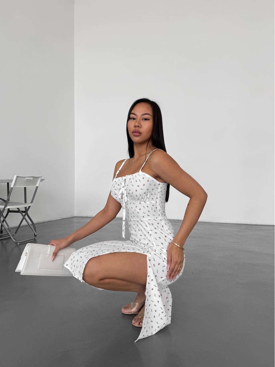 Летнее платье с разрезом молочного цвета 33520