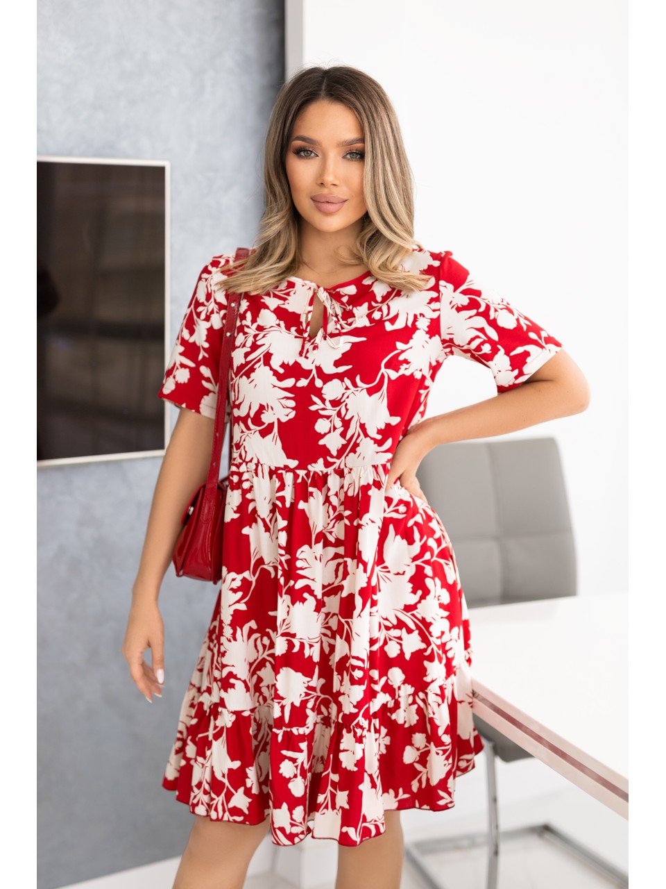 Летнее платье свободного кроя в цветок красного цвета 33216