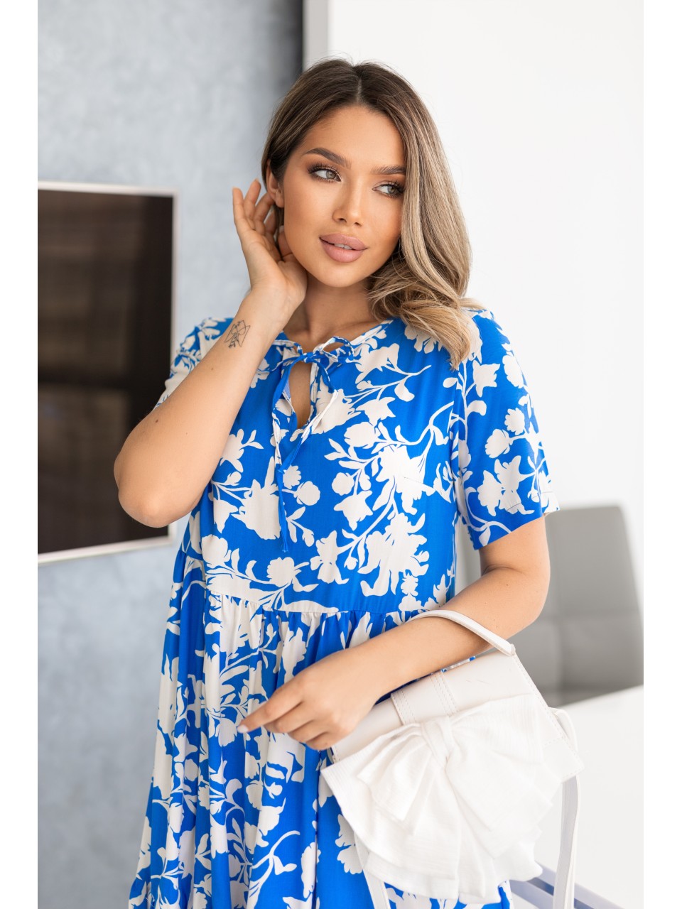 Летнее платье свободного кроя в цветок синего цвета 33217