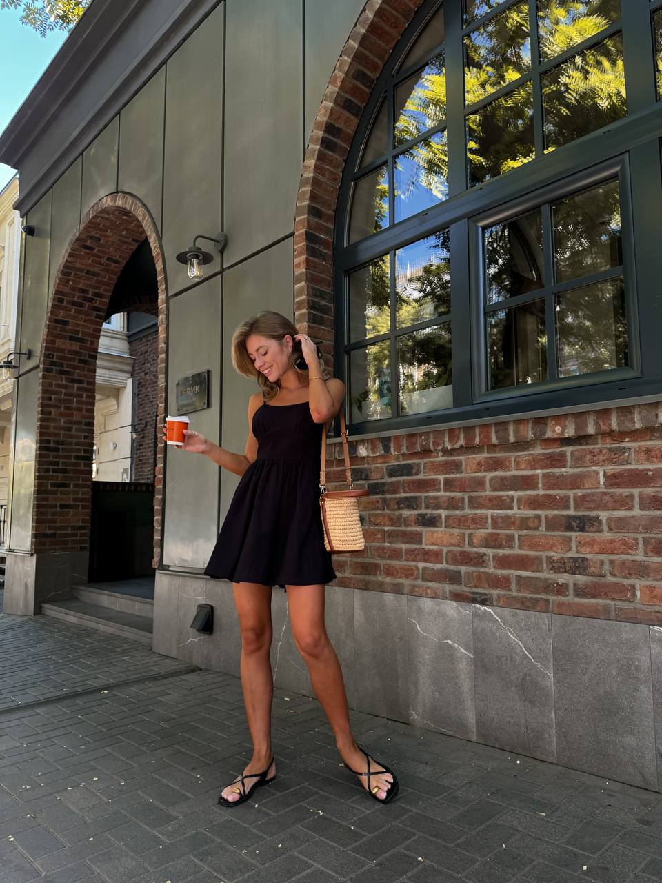 Летний сарафан с открытой спинкой черного цвета 32885