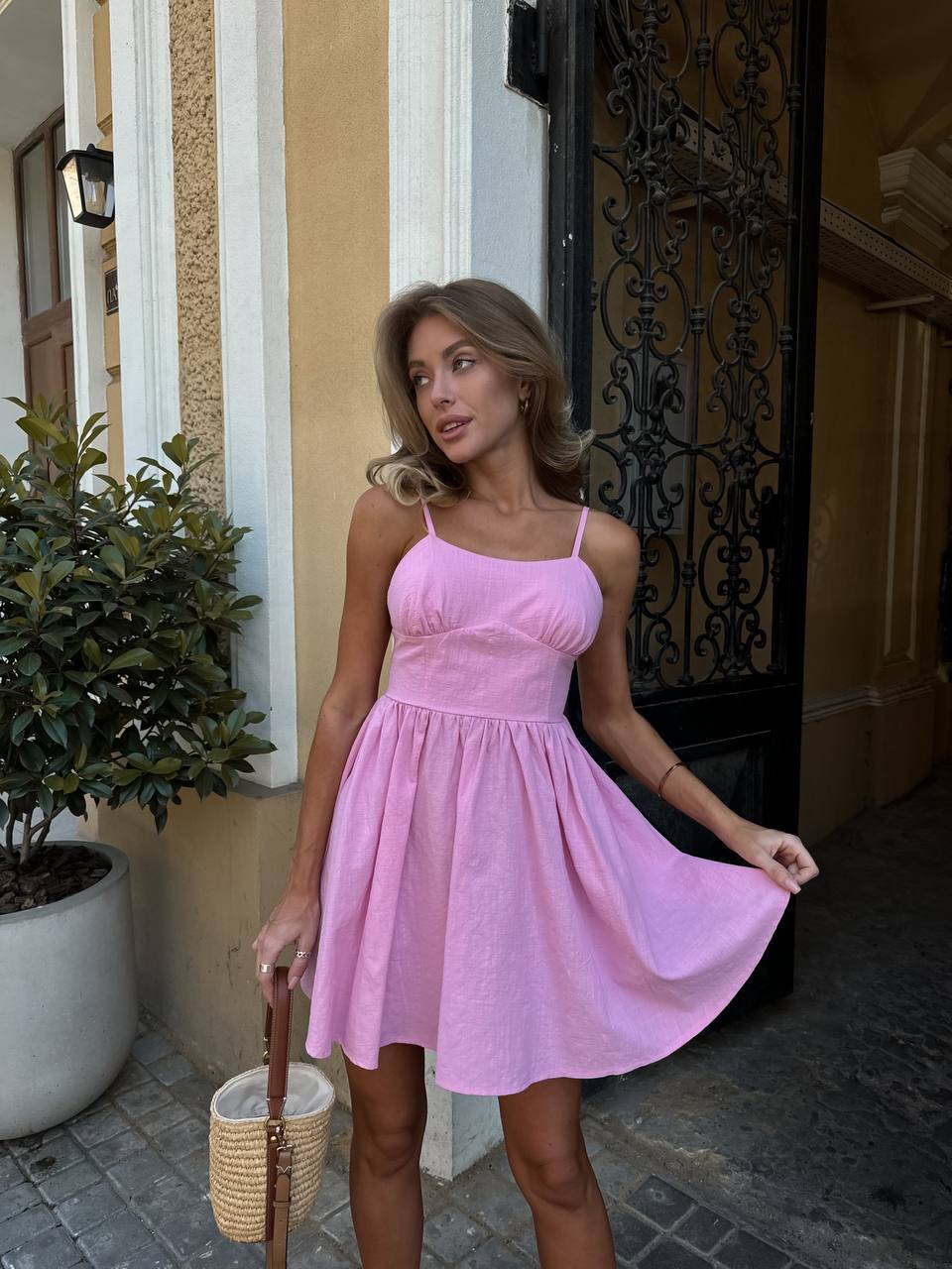 Летний сарафан с открытой спинкой розового цвета 32884