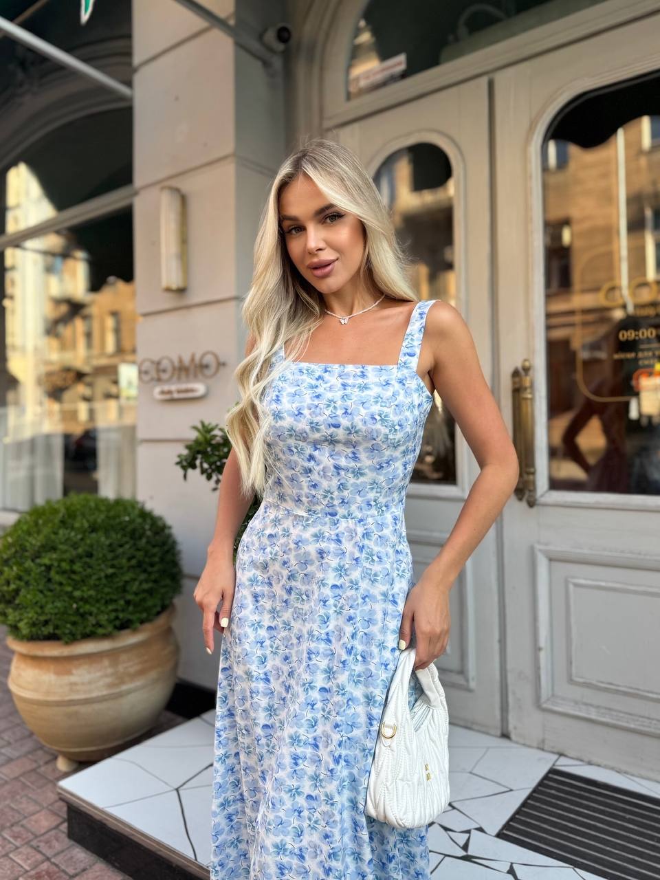 Літня сукня міді з відкритою спинкою блакитного кольору 33641