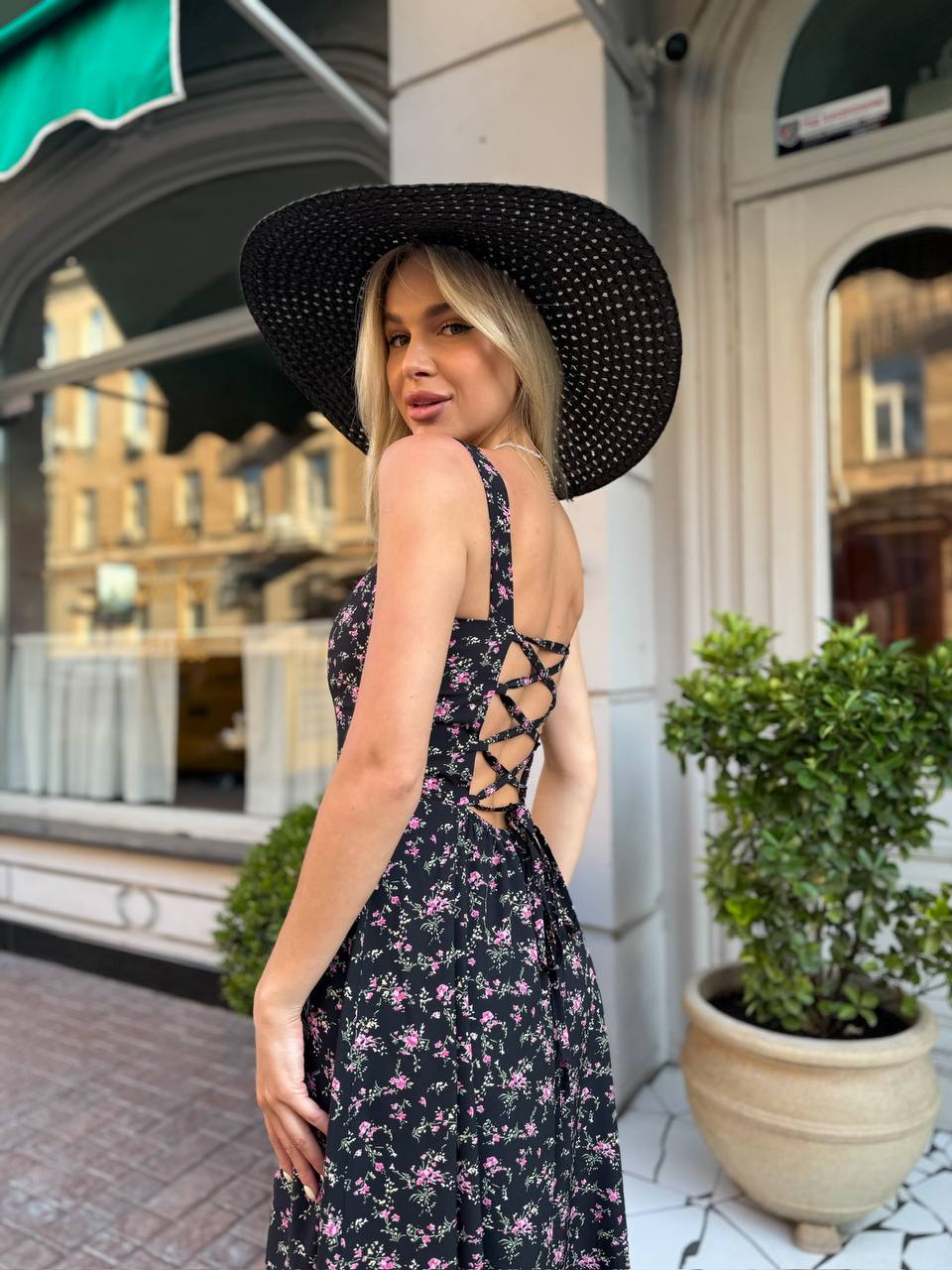 Летнее платье миди с открытой спинкой черного цвета 33640