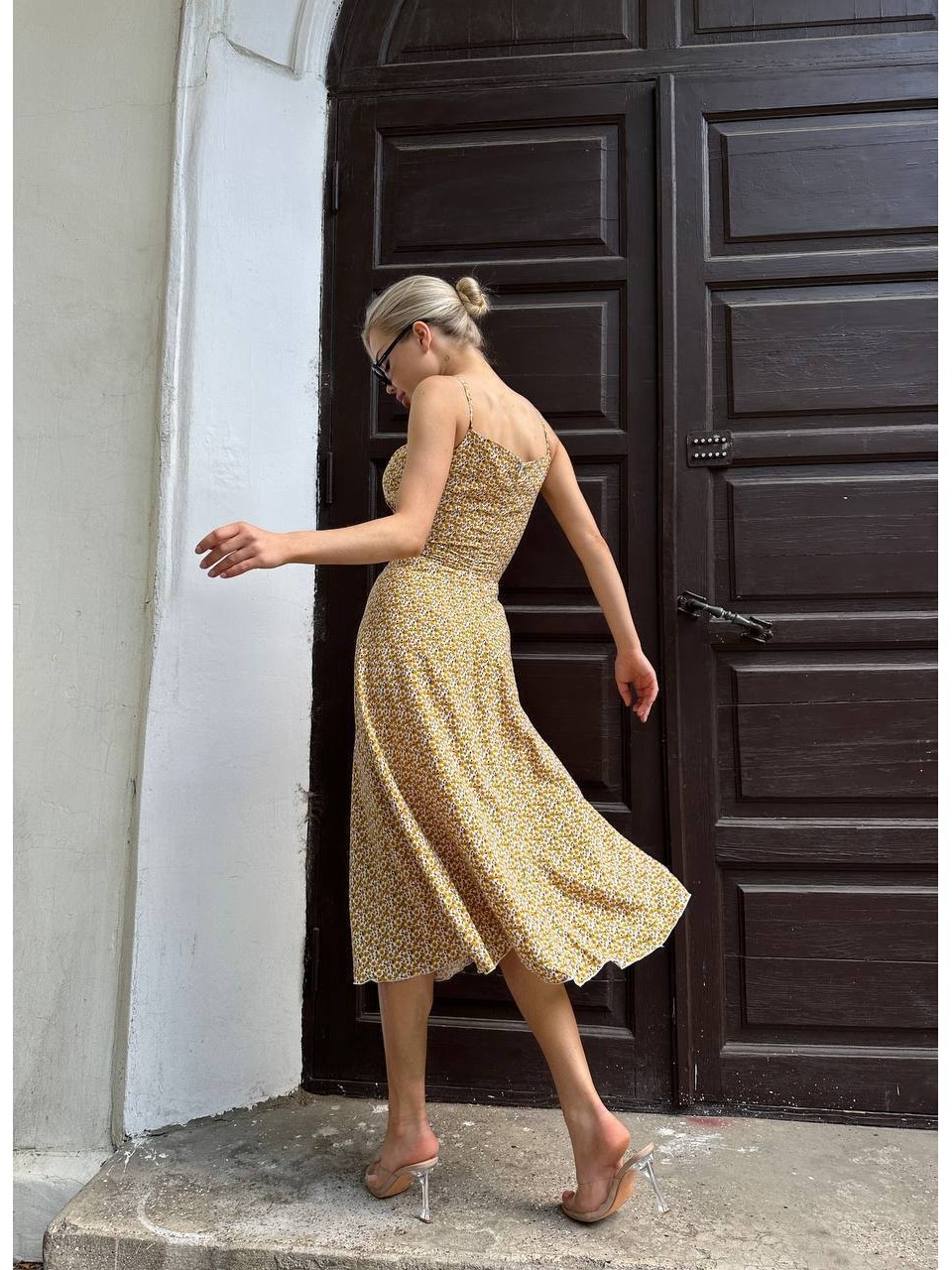 Літній сарафан мiдi бежевого кольору 33583