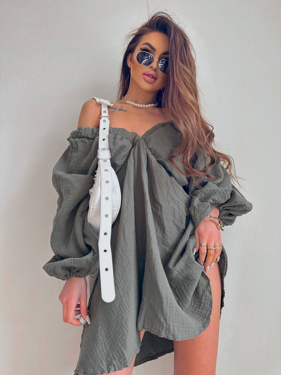 Літня повітряна сукня міні кольору хакi 33600