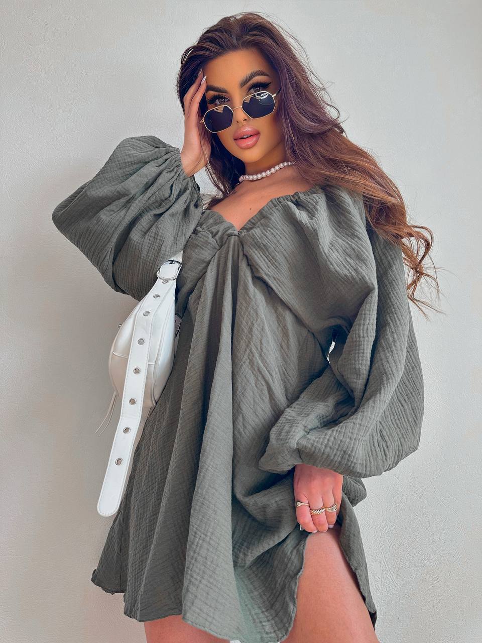 Літня повітряна сукня міні кольору хакi 33600