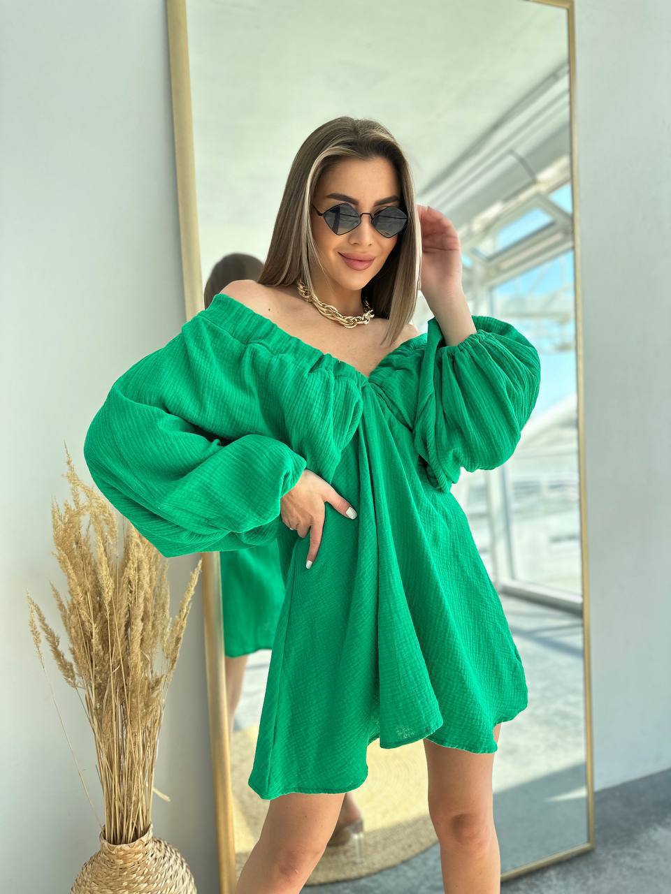 Літня повітряна сукня міні зеленого кольору 33599