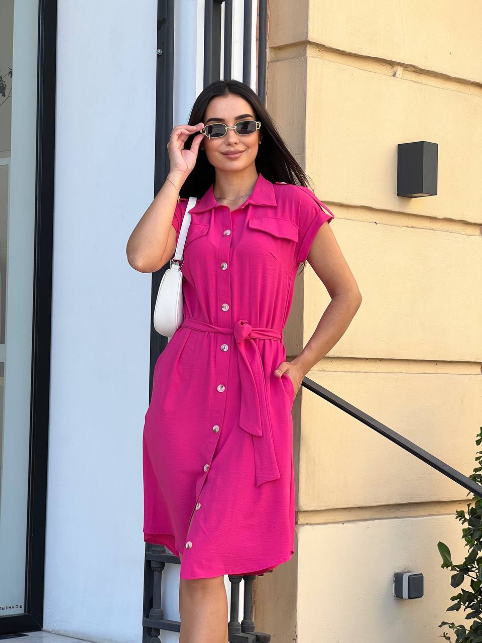 Легка сукня на гудзиках малинового кольору 31797