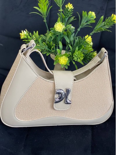 Маленька жіноча сумка-багет із еко-шкіри бежевого кольору 32080