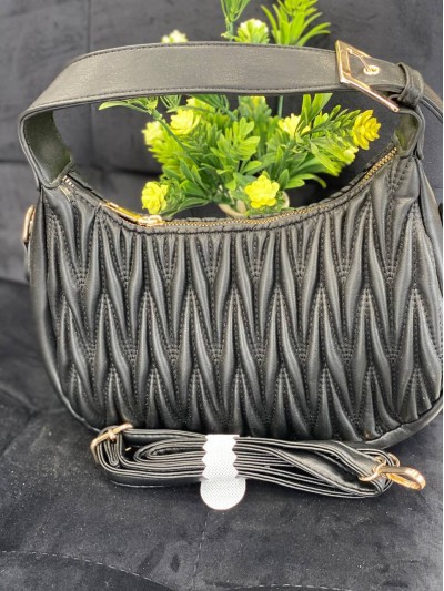 Жіноча сумка-багет із жатої еко-шкіри чорного кольору 32250