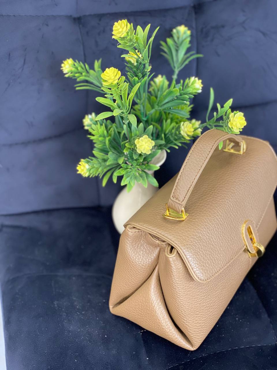 Маленька жіноча сумка з пористої еко-шкіри кавового кольору 32063