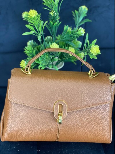 Маленька жіноча сумка з пористої еко-шкіри коричневого кольору 32064