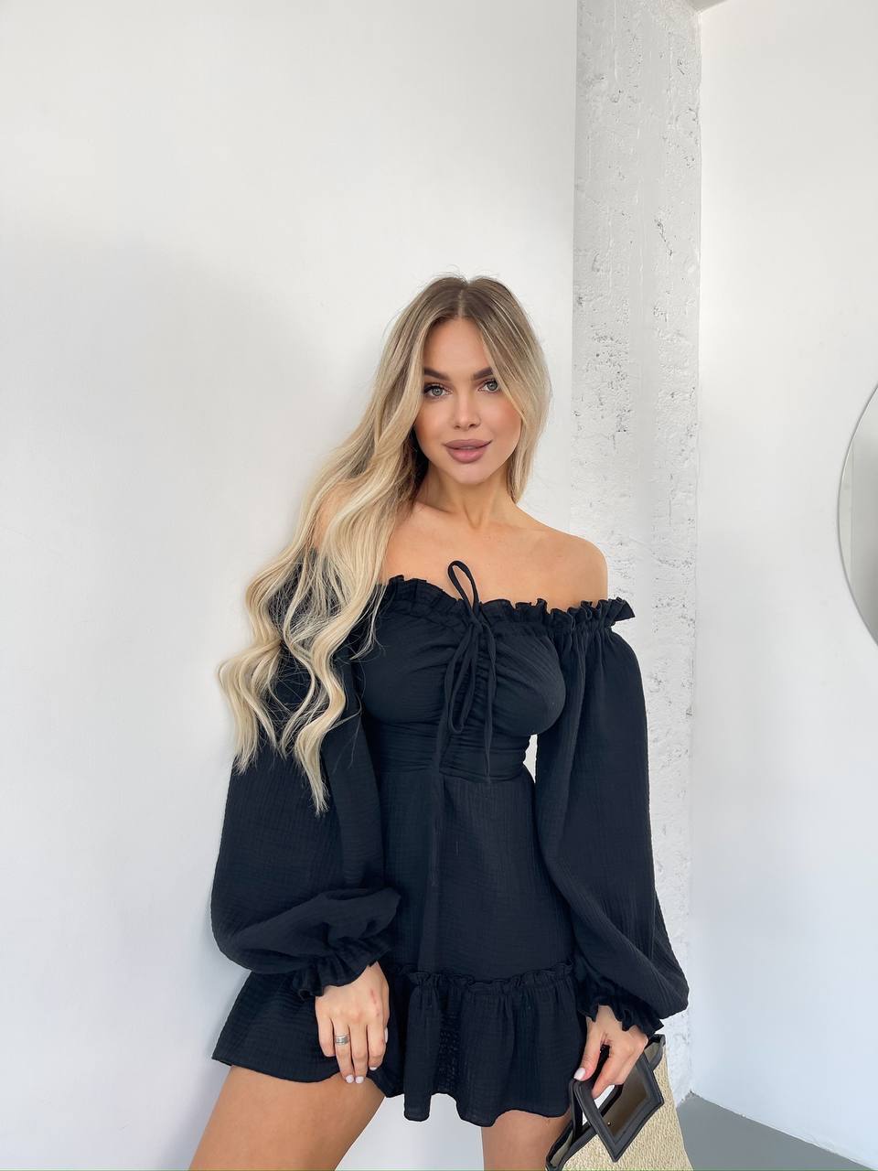 Муслиновое платье мини с рукавом черного цвета 32821