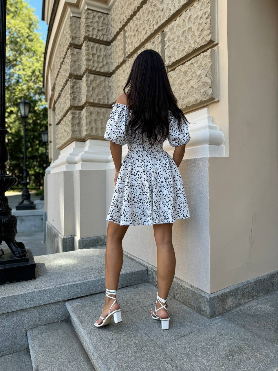 Муслиновое платье мини в черный цветок молочного цвета 31693