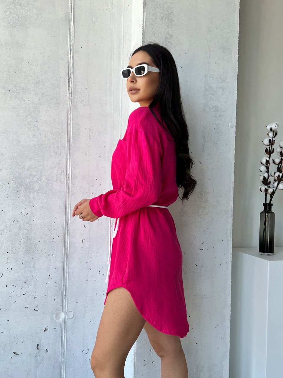 Муслиновое платье-рубашка малинового цвета 32813