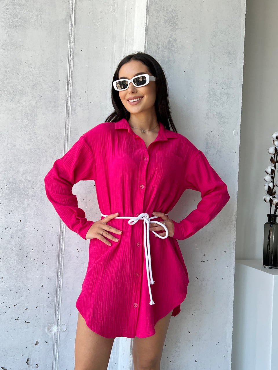 Муслиновое платье-рубашка малинового цвета 32813
