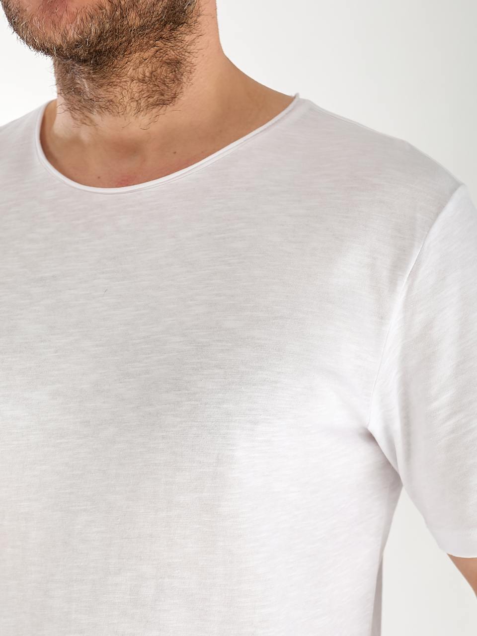 Чоловіча базова футболка бiлого кольору 33291