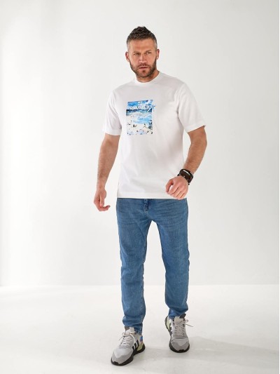 Чоловіча футболка з картинкою бiлого кольору 33309