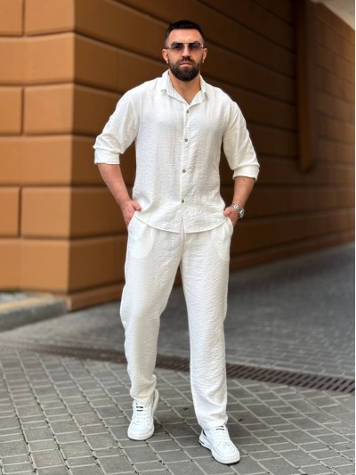 Чоловічий брючний костюм молочного кольору 33080