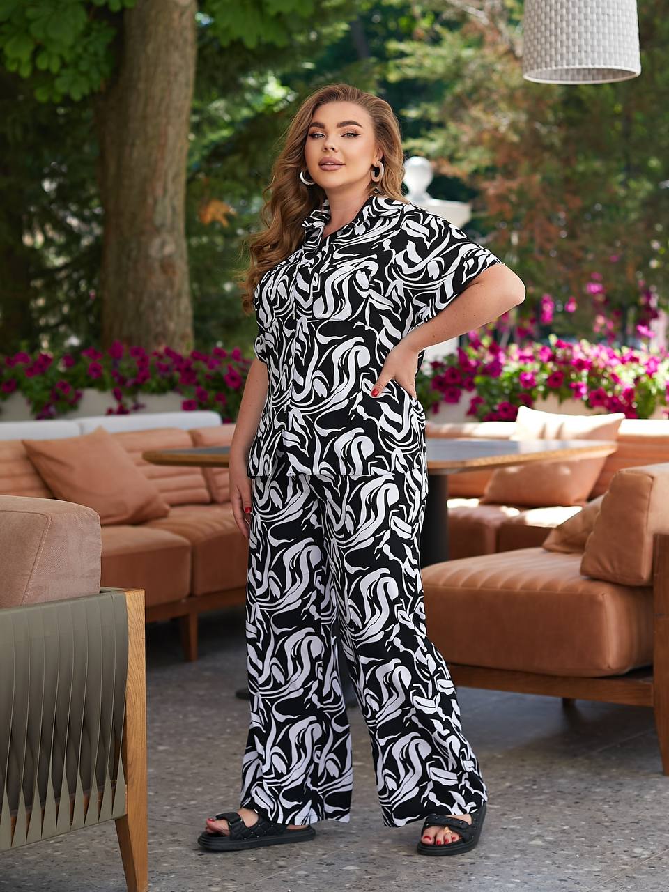 Прогулянковий костюм чорного кольору 28078