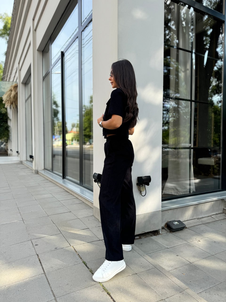 Жіночий прогулянковий костюм з мікро-вельвету чорного кольору 28722