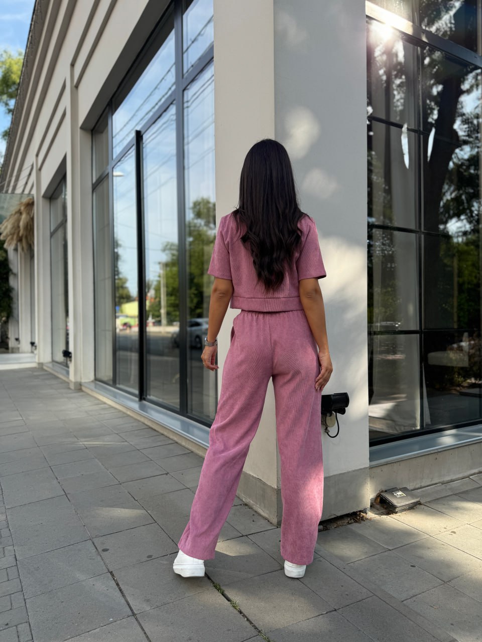 Жіночий прогулянковий костюм з мікро-вельвету пудрового кольору 28724