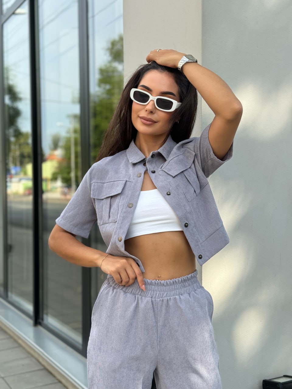 Женский прогулочный костюм из микро-вельвета серого цвета 28720