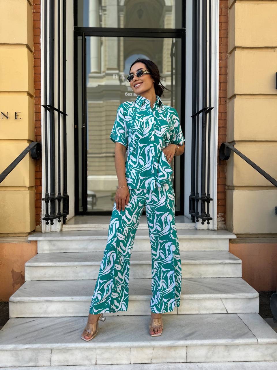 Прогулянковий костюм зеленого кольору 28058