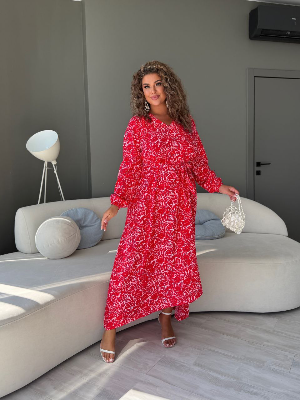 Нежное платье миди красного цвета 33800