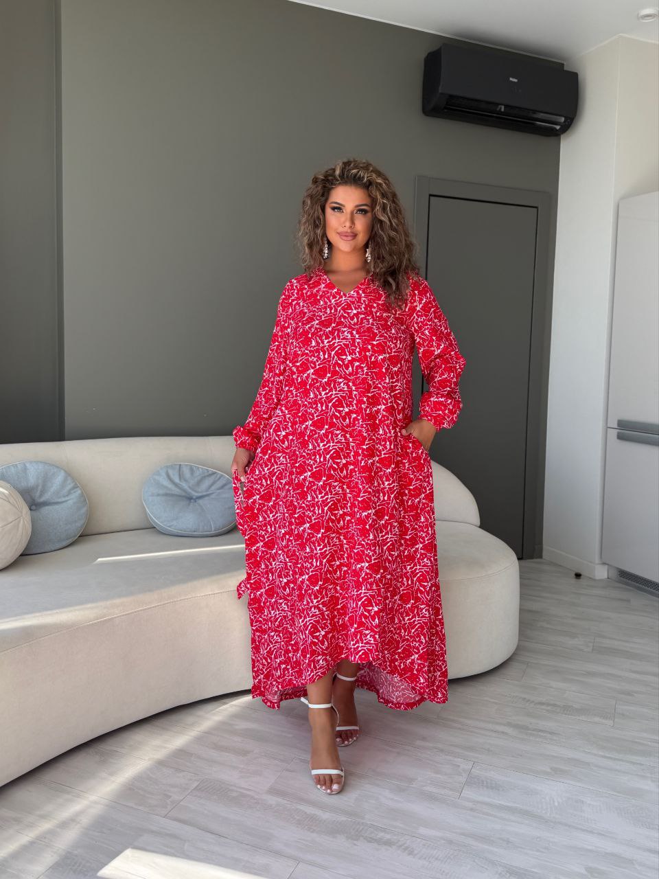 Нежное платье миди красного цвета 33800