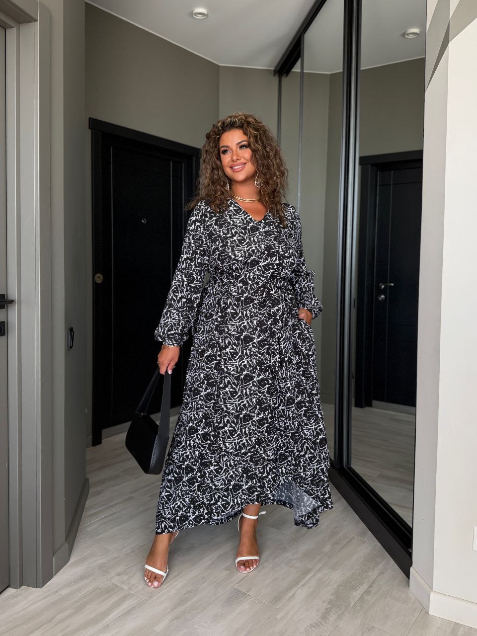 Нежное платье миди черного цвета 33799