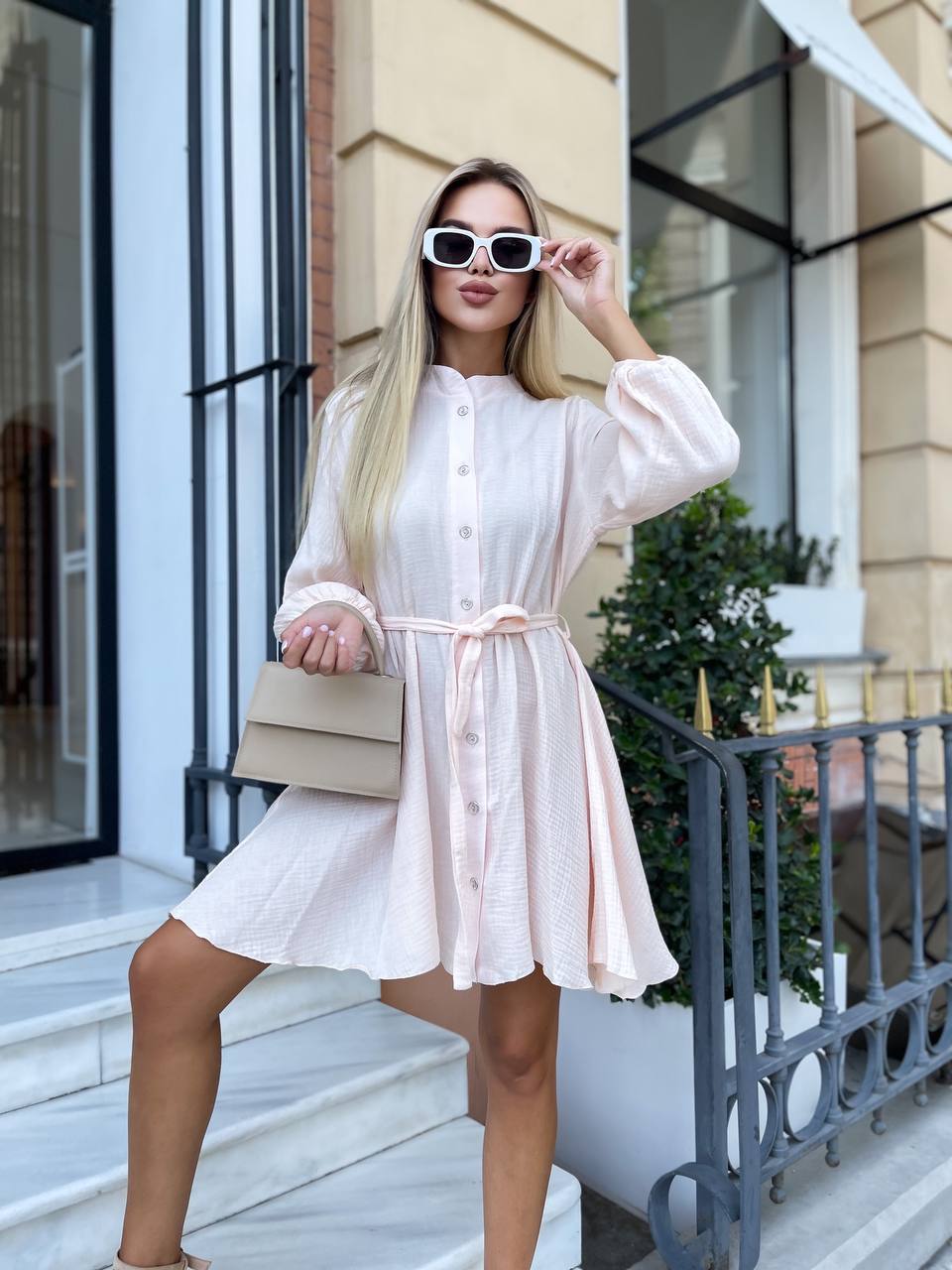 Ніжна універсальна сукня міні пудрового кольору 33774