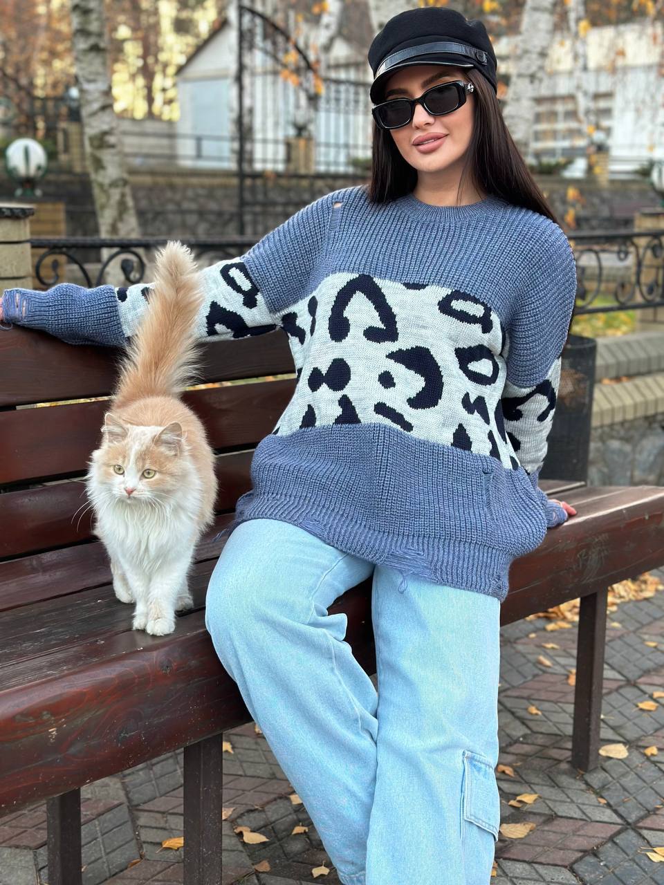 Об'ємний жіночий светр-туніка синього кольору 30089