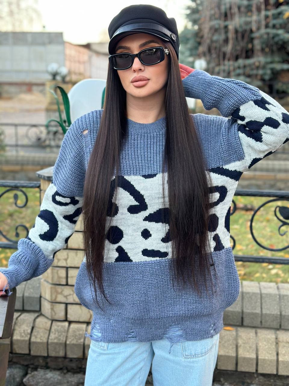 Об'ємний жіночий светр-туніка синього кольору 30089