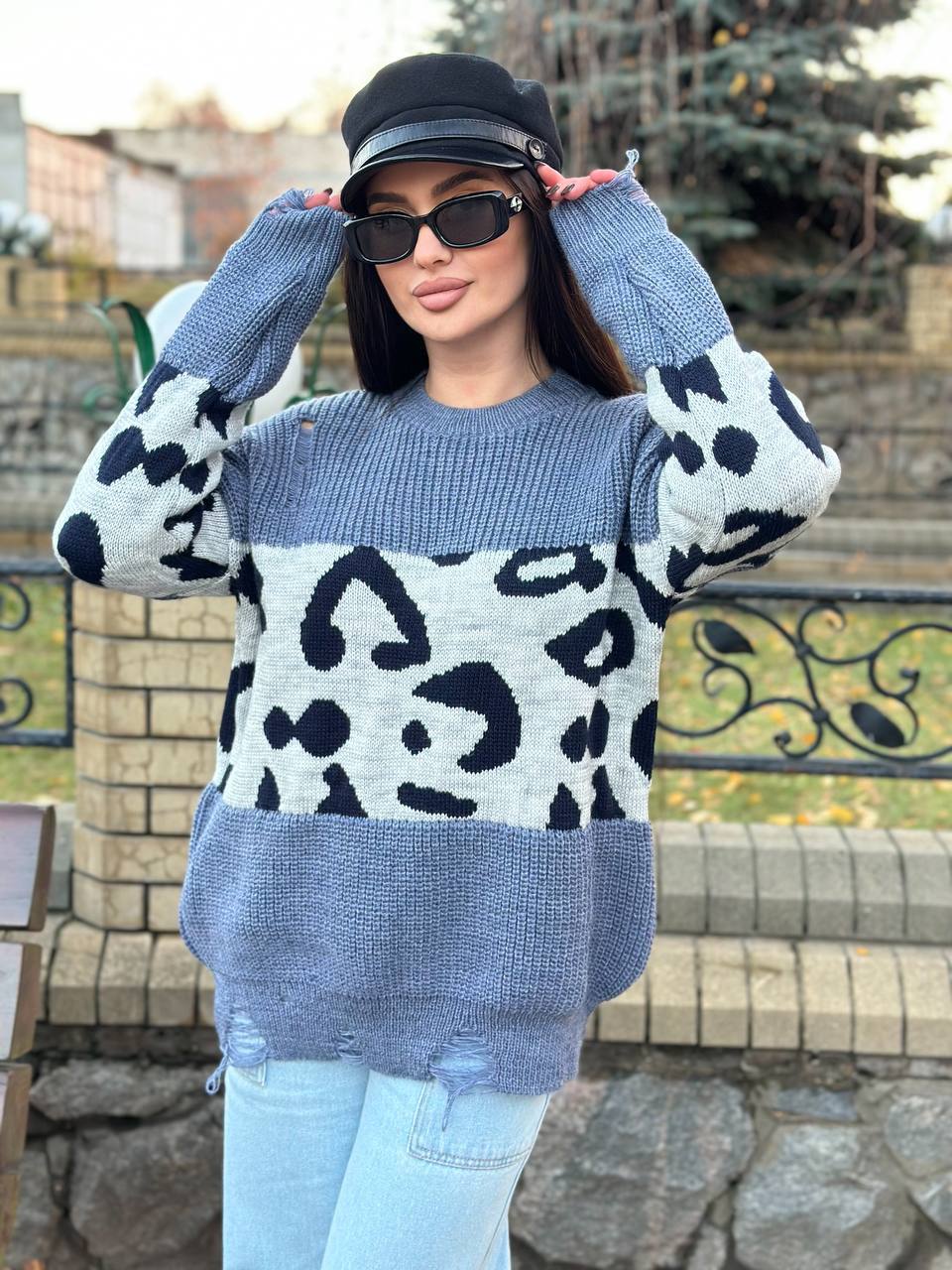 Об'ємний жіночий светр-туніка синього кольору 30089