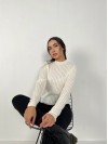 Обтягуючий жіночий светр молочного кольору 31610