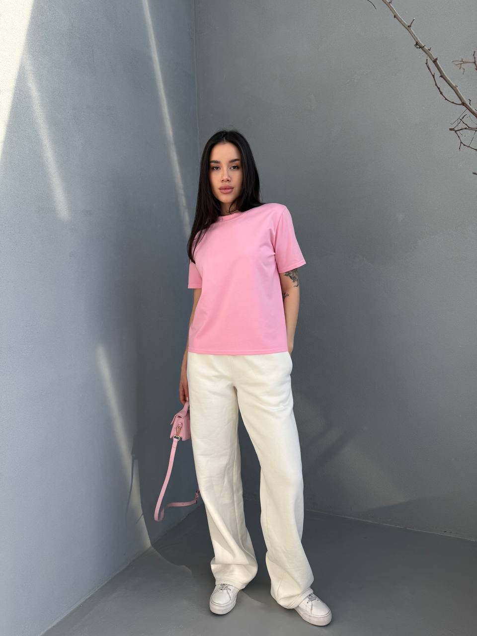 Однотонна базова футболка рожевого кольору 31802