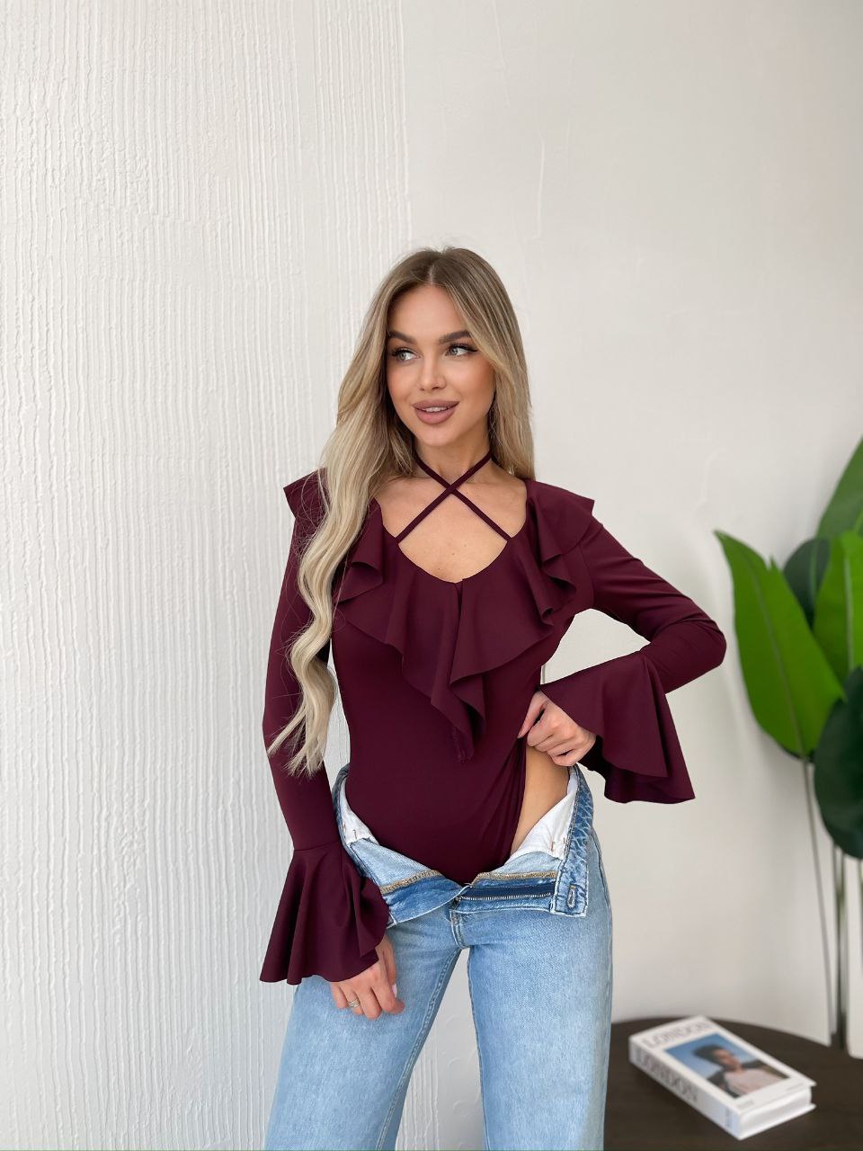 Однотонный боди с рюшами бордового цвета 35539