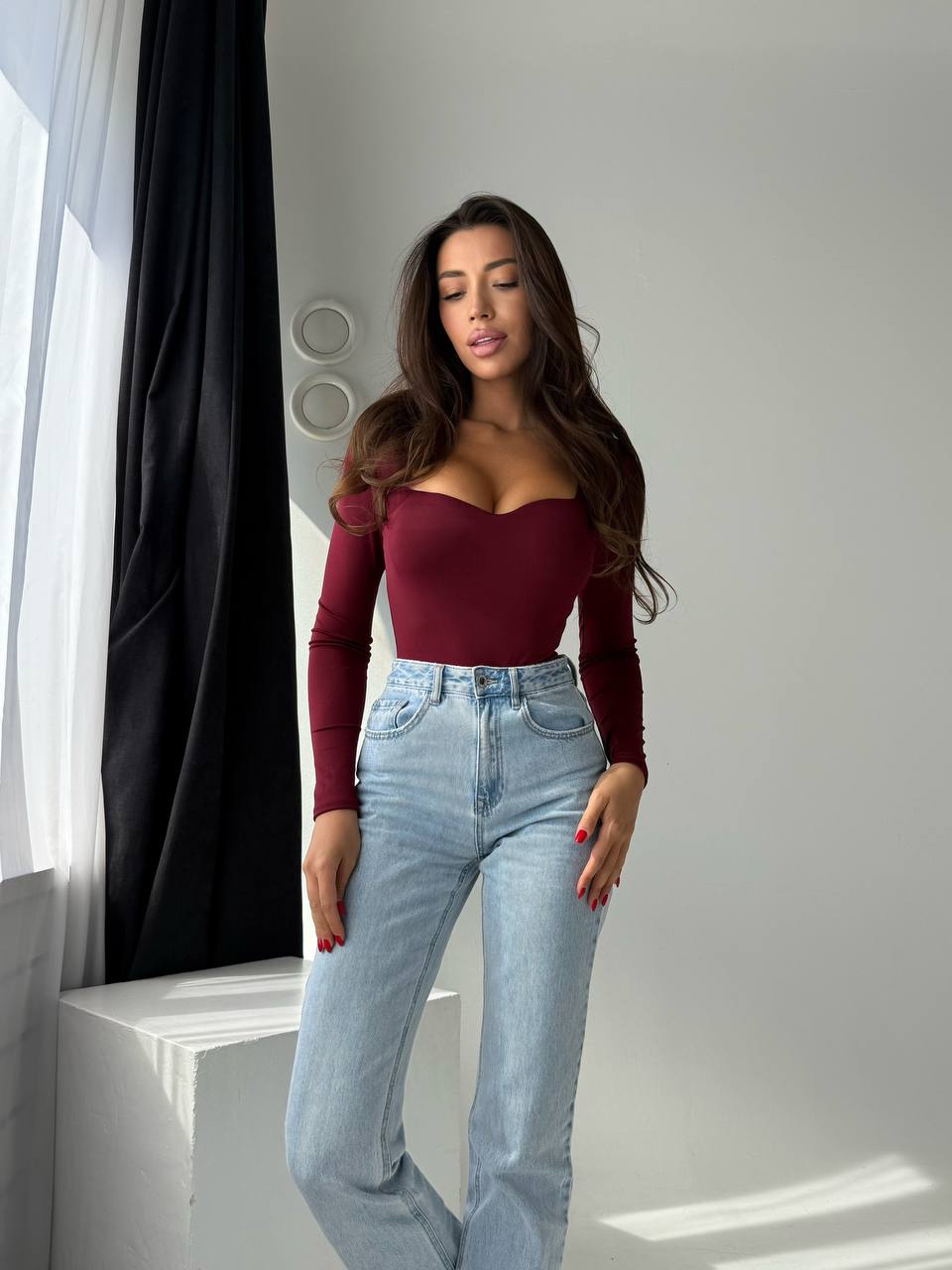Однотонный прогулочный боди с пуш-ап бордового цвета 34757
