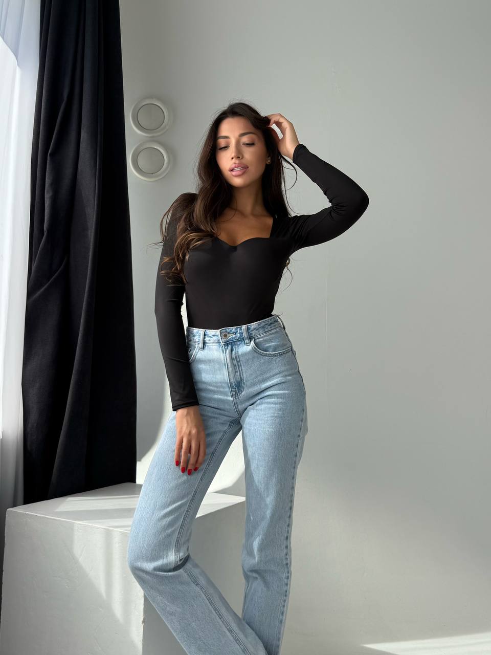 Однотонный прогулочный боди с пуш-ап черного цвета 34756