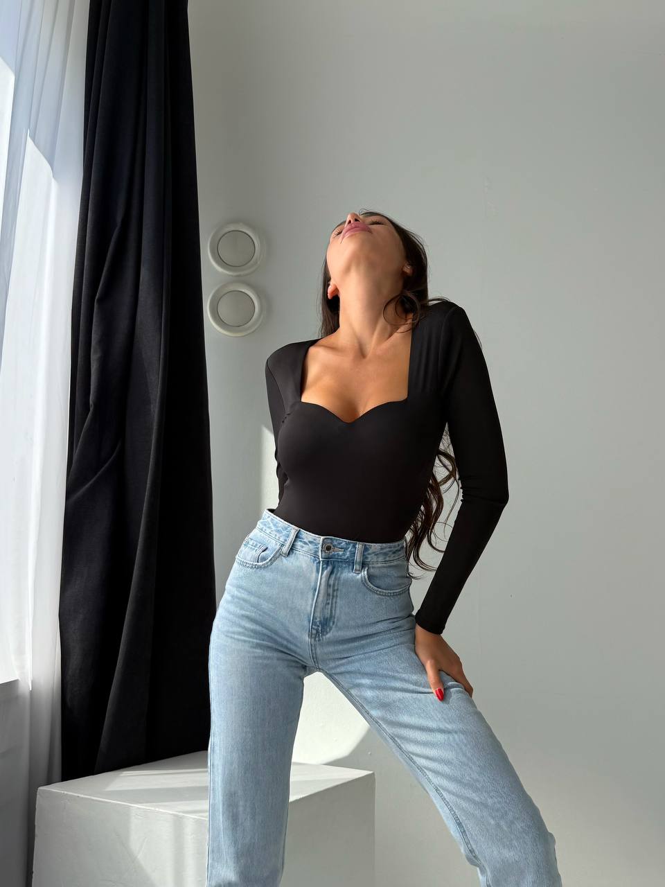 Однотонный прогулочный боди с пуш-ап черного цвета 34756
