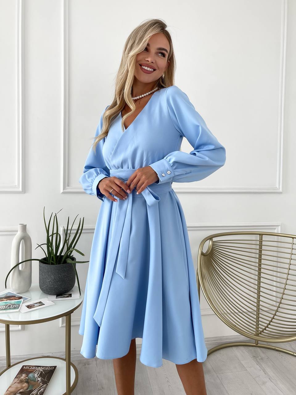 Сукня міді з поясом, блакитного кольору 24231