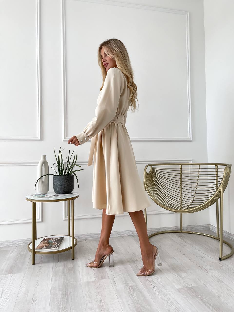 Сукня міді з поясом, світло-бежевого кольору 24223