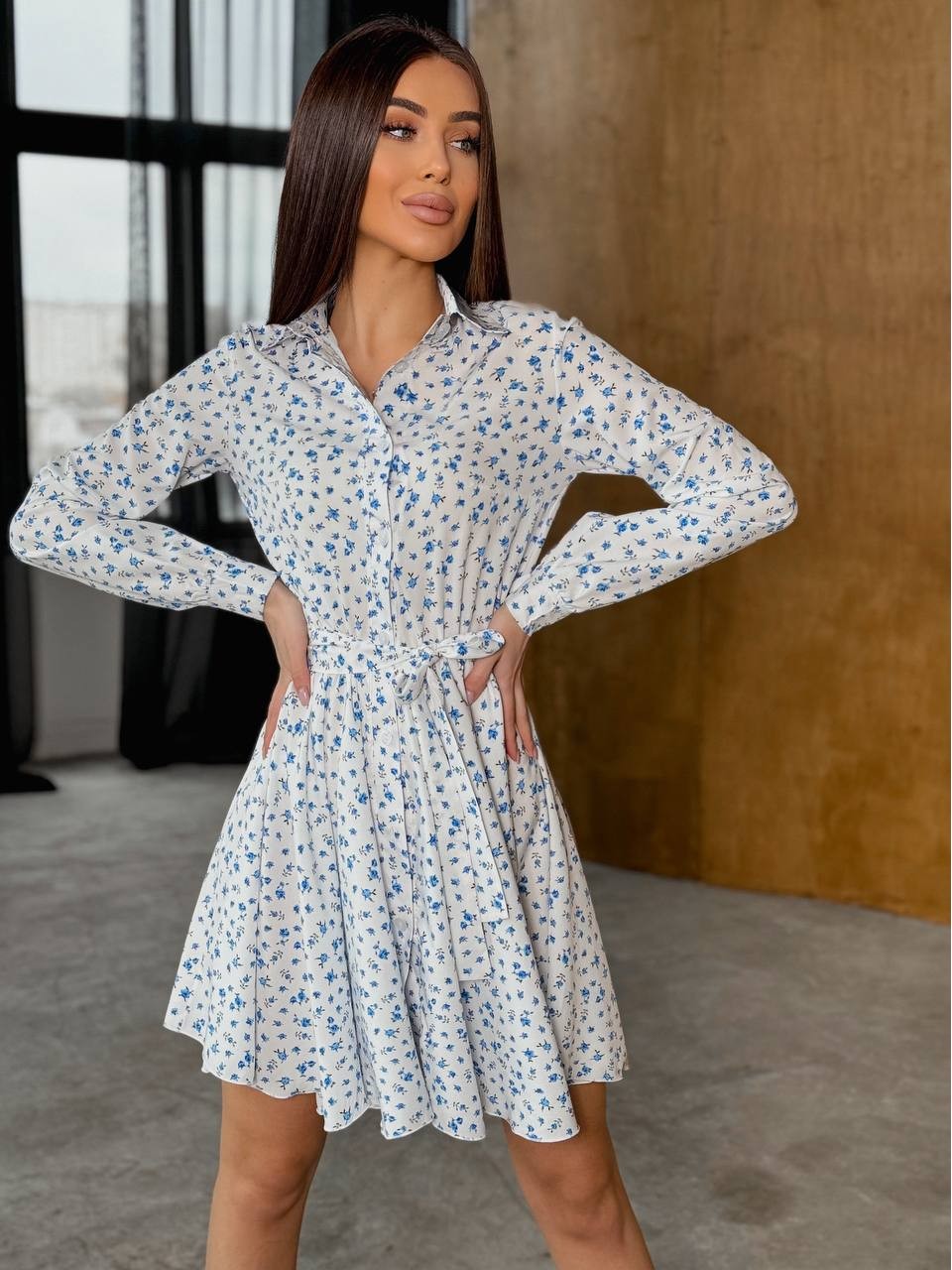 Платье-рубашка клеш с поясом в цветок молочного цвета 32507