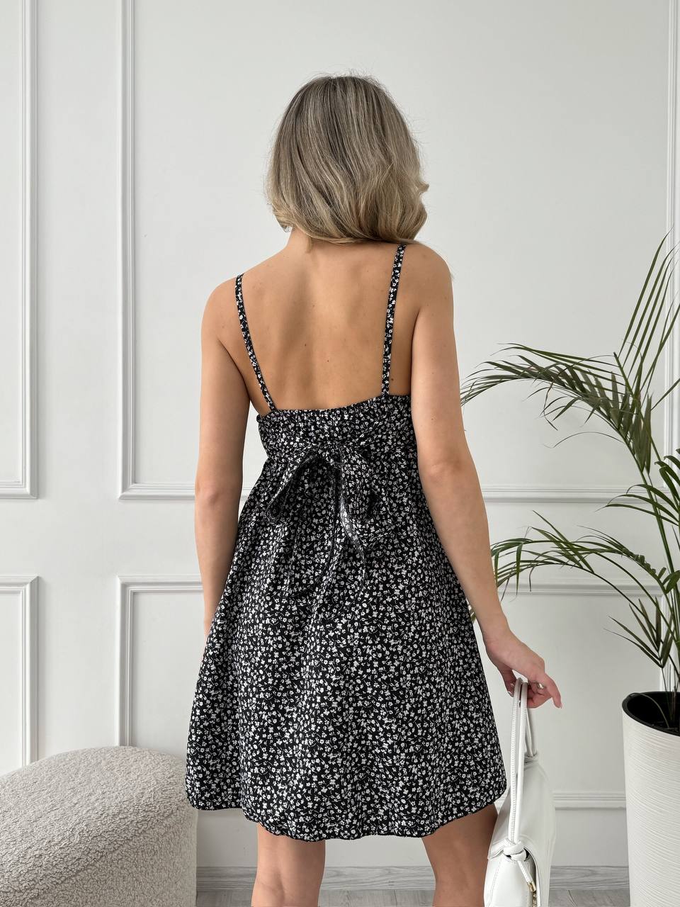 Сукня з відкритою спинкою чорного кольору 27029