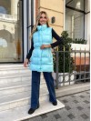 Подовжена жіноча демісезонна жилетка блакитного кольору 34847